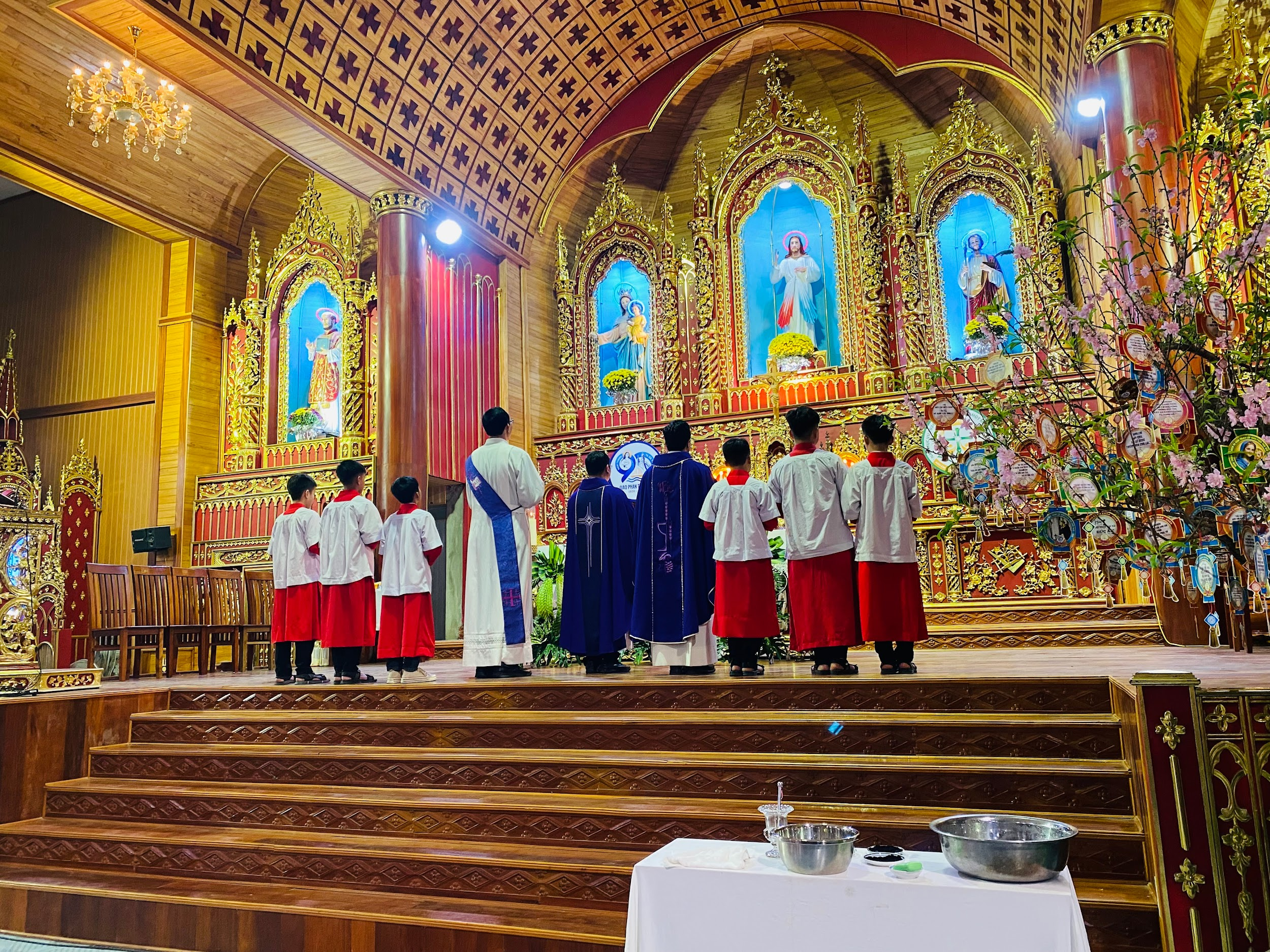 THÁNH LỄ TRO KHỞI ĐẦU HÀNH TRÌNH MÙA CHAY THÁNH